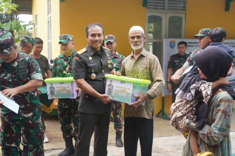 WUJUD NYATA KEPEDULIAN TNI  ANAK-ANAK YANG MENJADI HARAPAN MASA DEPAN BANGSA, DANREM 121/ABW BRIGJEN TNI PURNOMOSIDI, S.I.P., M.A.P., M.HAN., RESMIKAN REHAB PANTI ASUHAN SERTA LAYANAN GRATIS BAGI ANAK-ANAK YANG BELUM MEMPUNYAI AKTA LAHIR