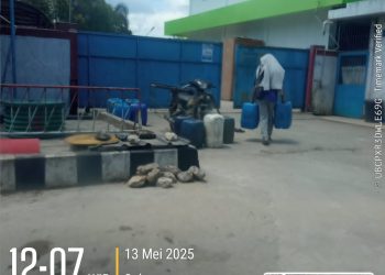 Terpantau Pengisian BBM di SPBU 64.791.15 ke Jerigen