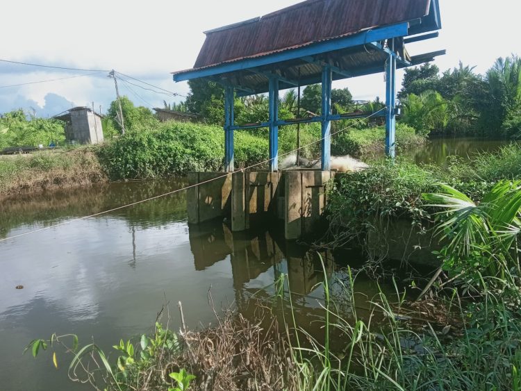 WARGA DAMBAKAN SEGERA PEMBANGUNAN PINTU AIR YANG JEBOL