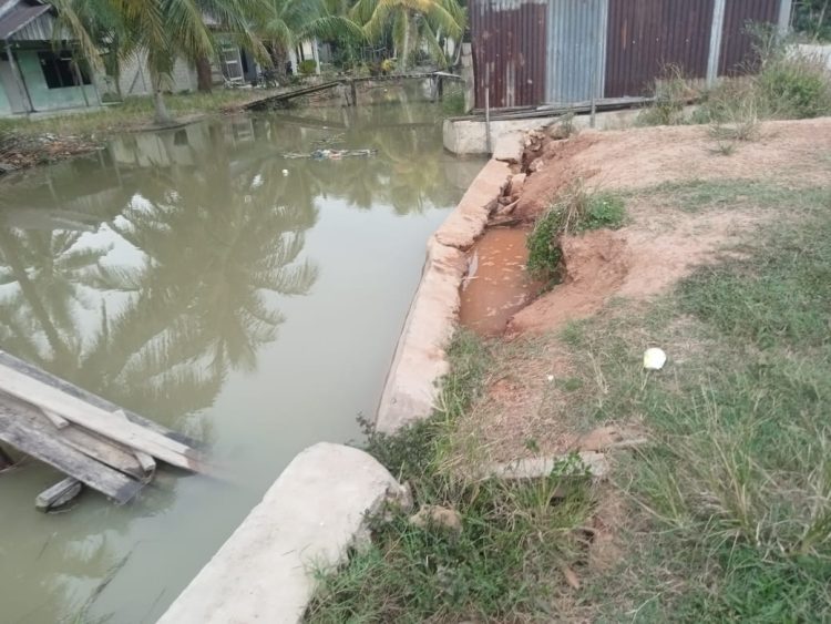 Diduga Rugikan Negara, Bangunan Penahan Tanah di Desa Pangkalan Bemban Rusak dalam Hitungan Bulan