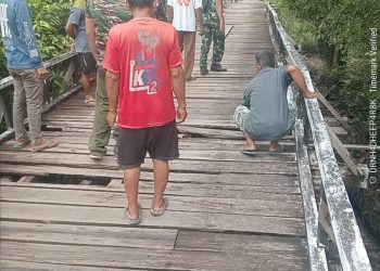 Koramil/02-Semitau Kunjungi Warga Yang Mengeluhkan Kondisi Jembatan Yang Parah
