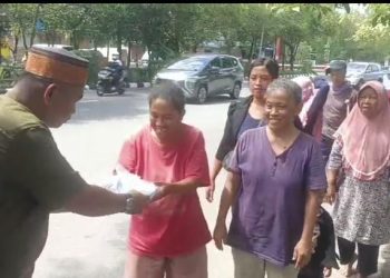 DPW AKPERSI Kalbar dan DPC AKPERSI Pontianak Melaksanakan Kegiatan Jumat Berkah Bertajuk Berbagi Makanan Di jumat Berkah.