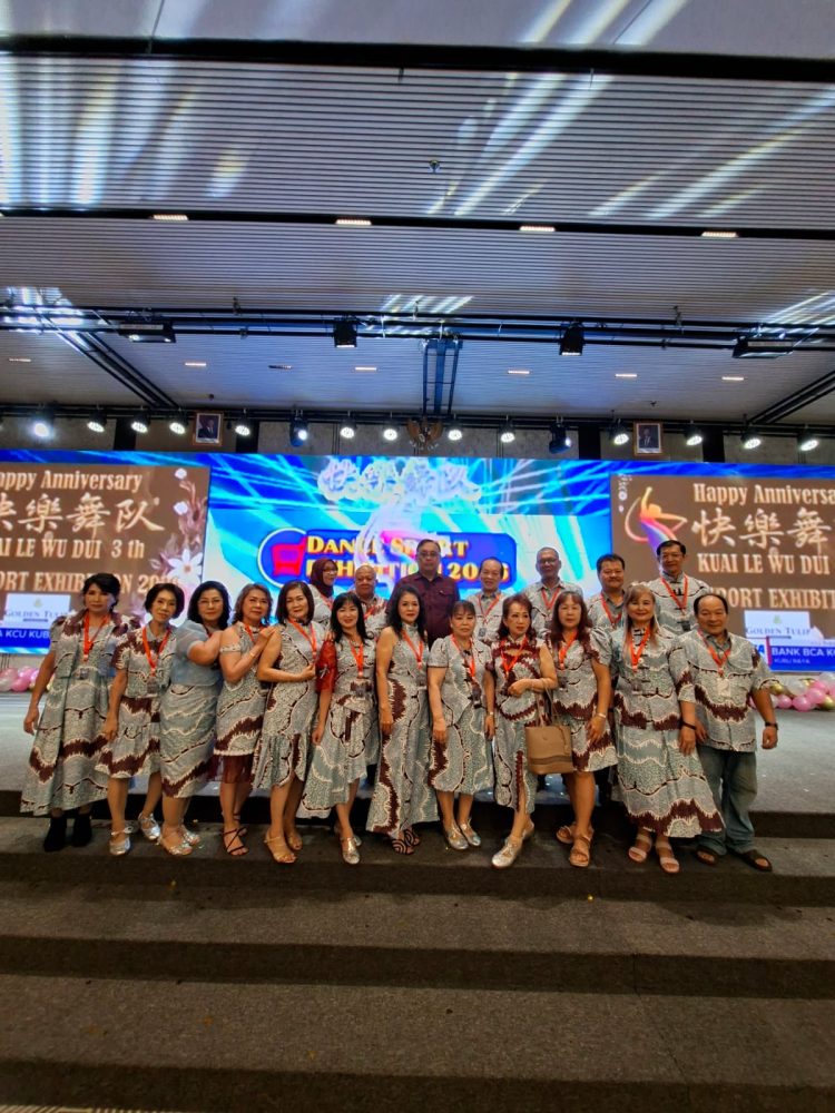 “Line Dance Kwai Le Wu Dui Merayakan Anniversary Yang Ke 3 Dengan Melibatkan Disporapar Provinsi Kalbar” “