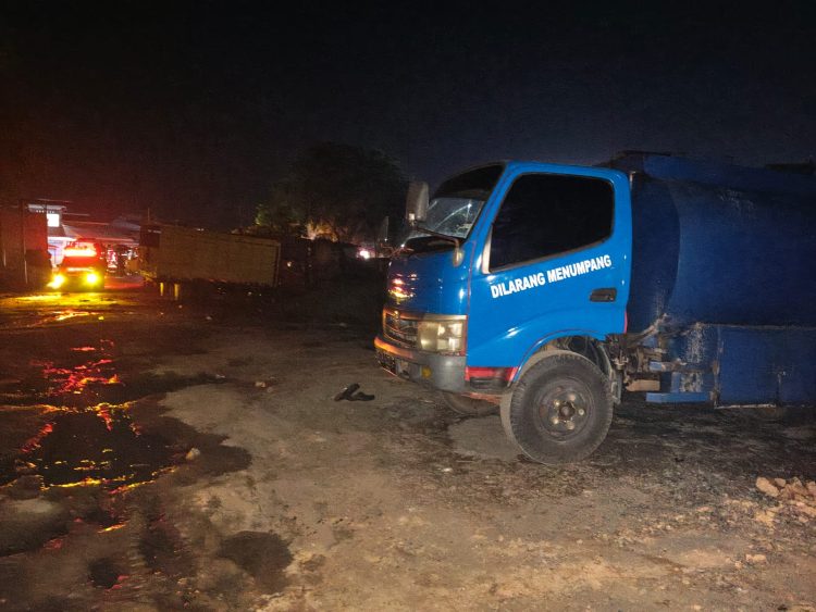 Tempat Parkir Truk di Jalan Khatulistiwa Siantan Terbakar, Kerugian Ditaksir Rp100 Juta